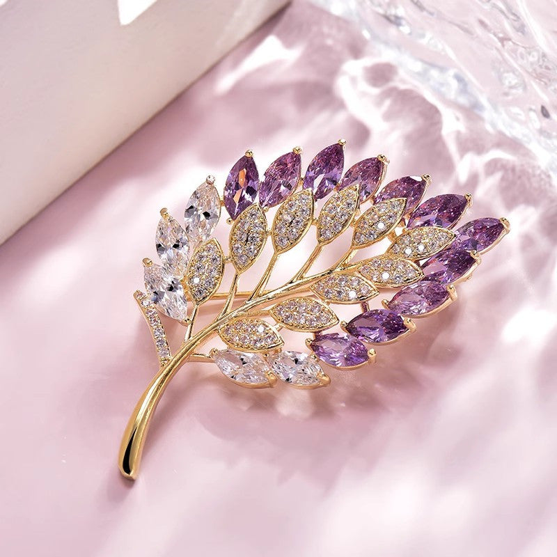 Gold leaf brooch design image