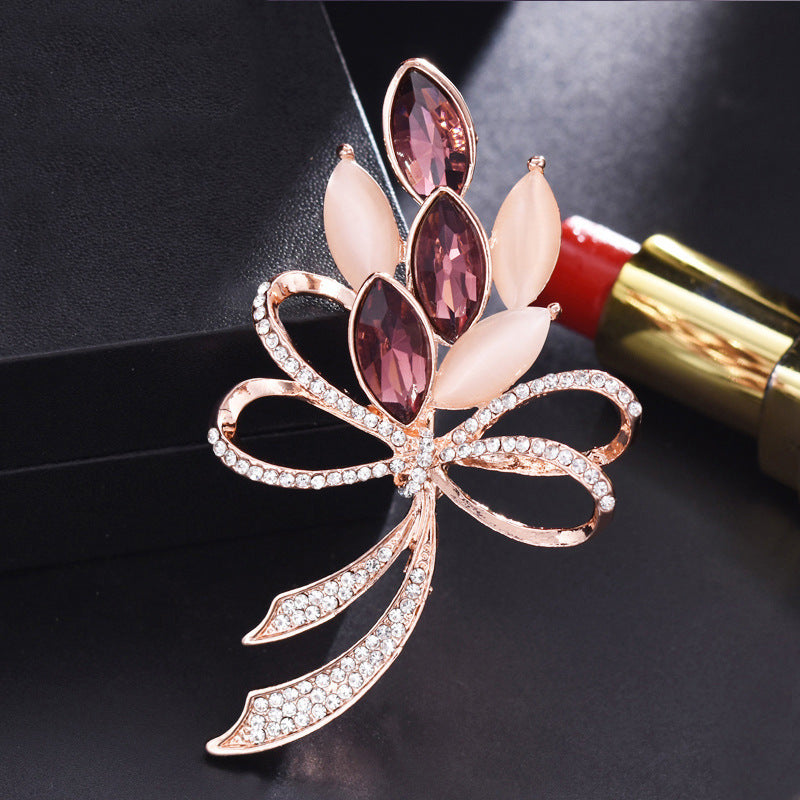 Versatile brooch displayed with a scarf image 2