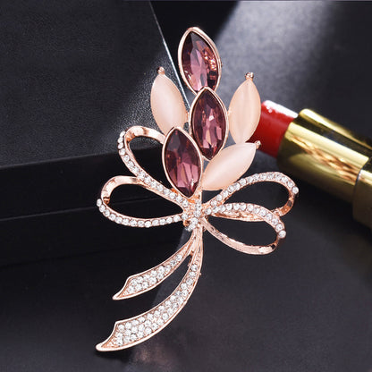 Versatile brooch displayed with a scarf image 2