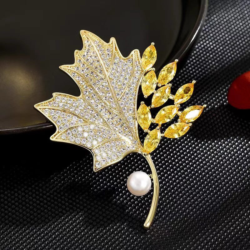 Fashionable golden brooch for outfits
