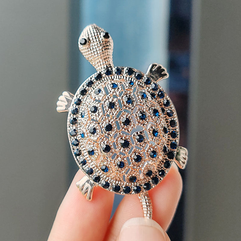 Cute turtle brooch with shiny finish