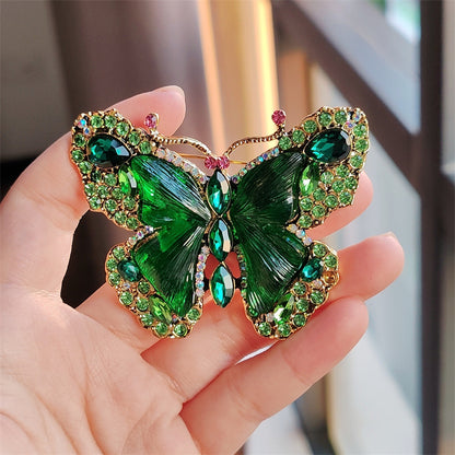 Fashion jewelry brooch with animal motifs