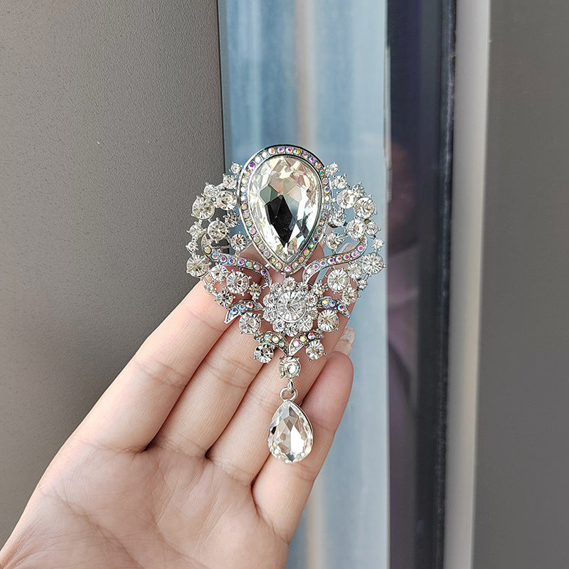 Vintage crystal drop brooch image 5