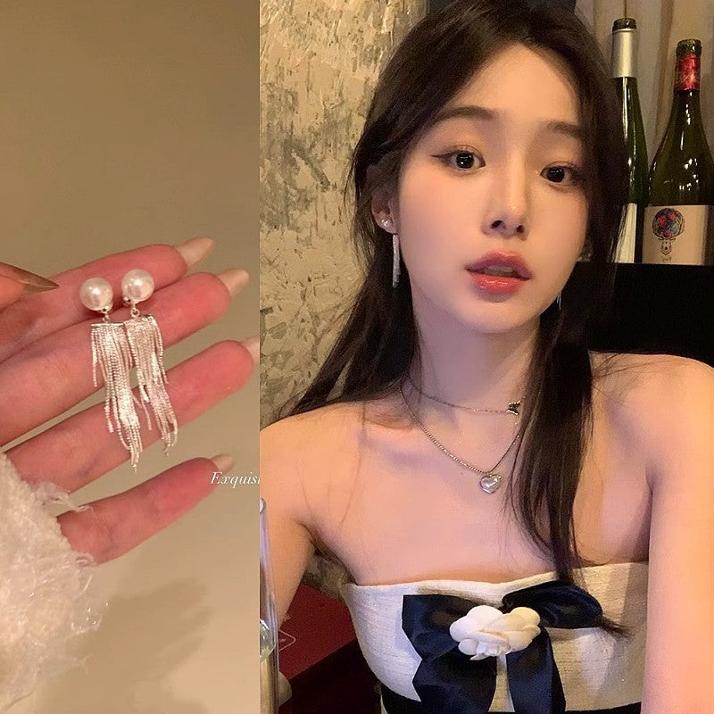 Fashionable tassel earrings worn 5