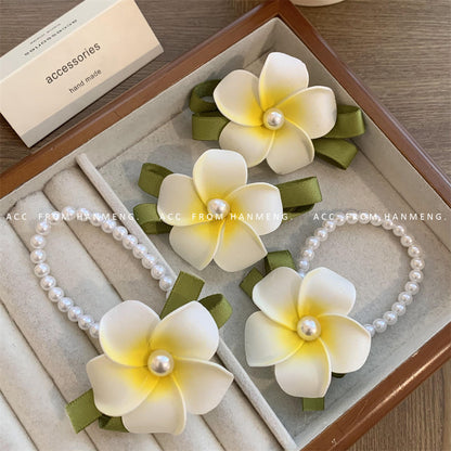 Floral Hair Clip in Elegant Design