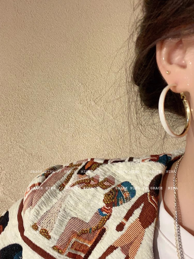 Lightweight oversized earrings