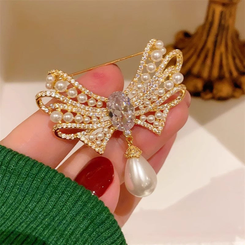 Trendy vintage brooch close-up image 5