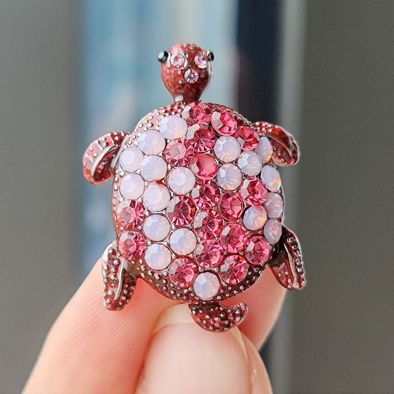 Cute turtle brooch with shiny finish