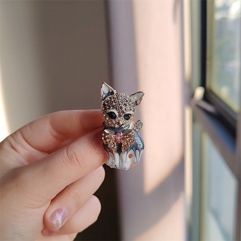 Close-up of cat brooch detailing