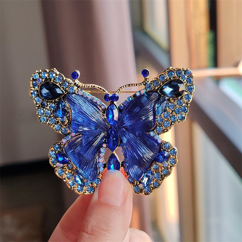 Stylish blue animal-themed brooch
