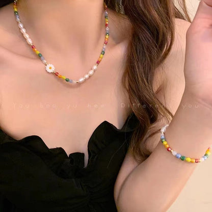 Fashionable Pearl Necklace Close Up - Image 2