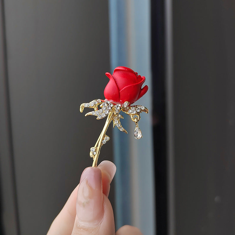 Tulip and rose brooch for bridesmaids