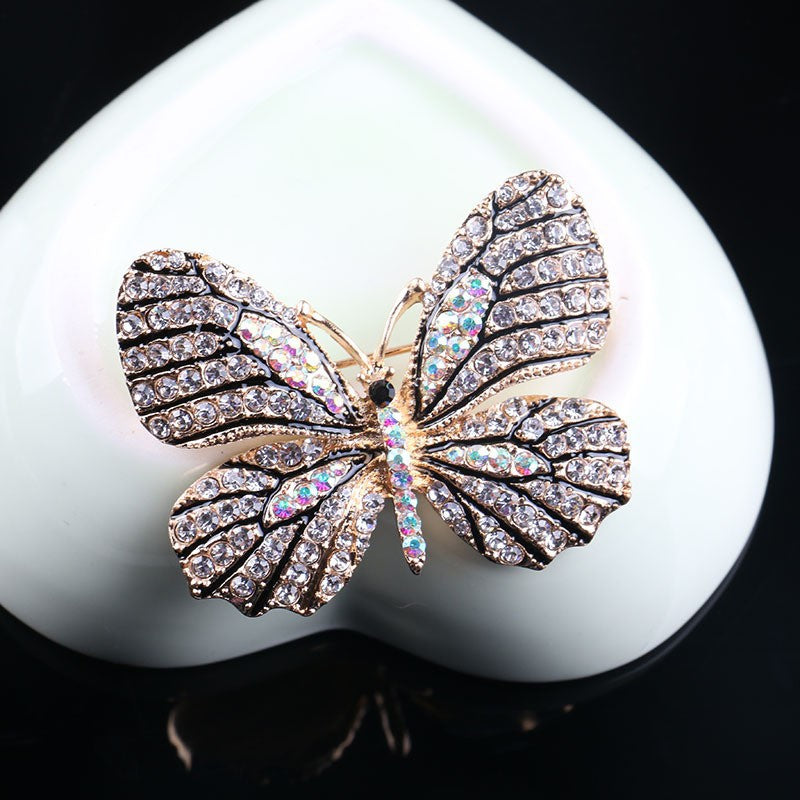 Charming animal-themed brooch