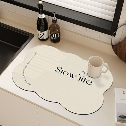 Absorbent kitchen mat in cream color