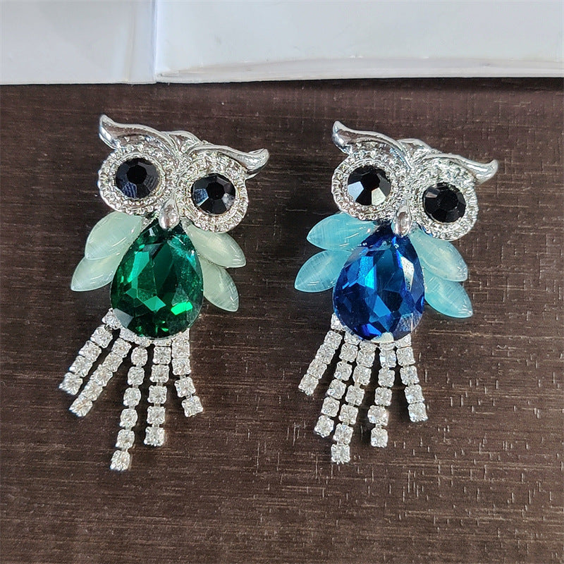 Alloy owl accessory for jackets and bags
