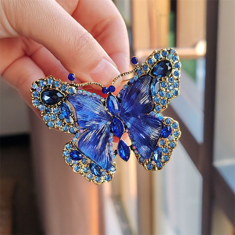 Elegant butterfly brooch in green design