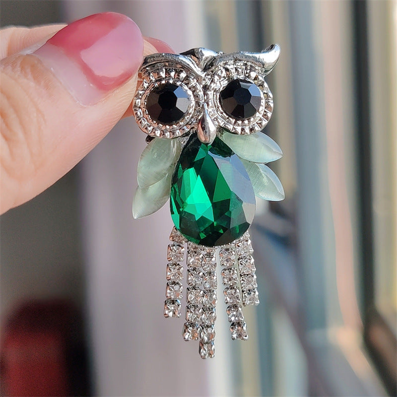 Jewelry brooch featuring animal design