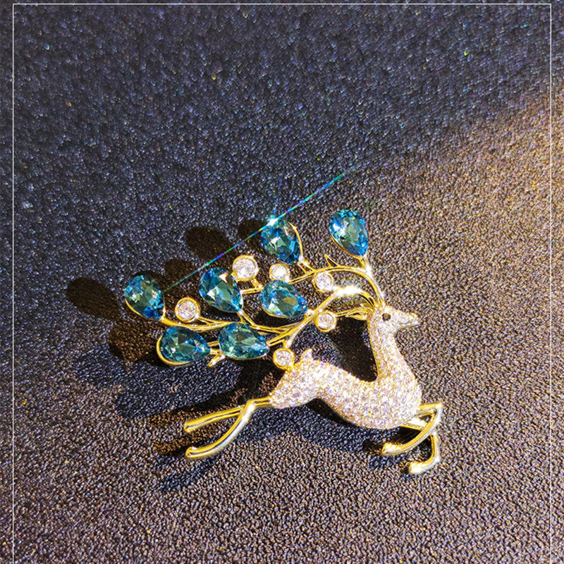 Electroplated alloy deer brooch