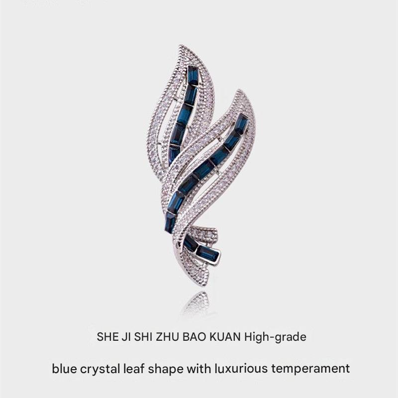 Chic and elegant leaf brooch for fashionable outfits