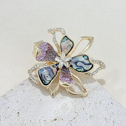 Fashion accessory brooch with sparkle