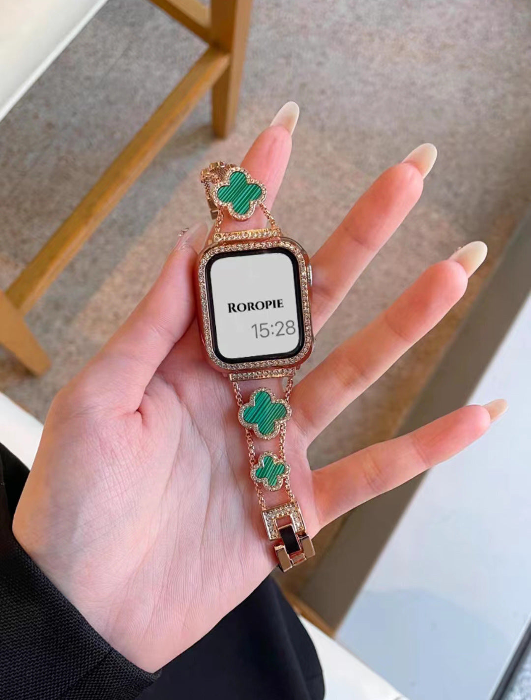 Stylish Four-Leaf Clover Rhinestone Metal Band for Apple Watch Series 1-9 - Versatile Adjustable Sizes