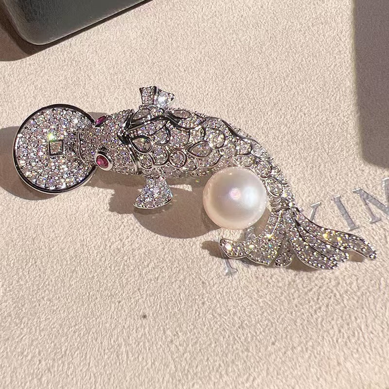 Stylish Brooch suitable for various occasions