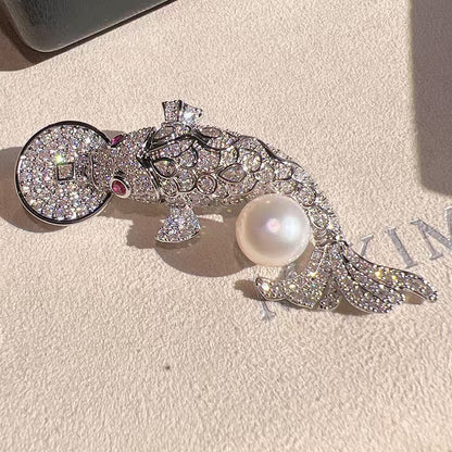 Stylish Brooch suitable for various occasions
