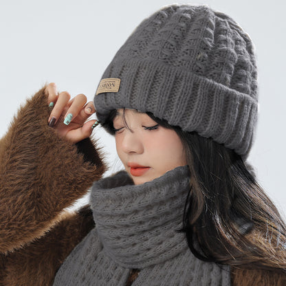 Elegant white knit hat with scarf