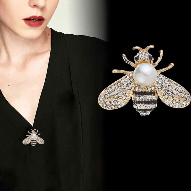 Charming animal-themed brooch