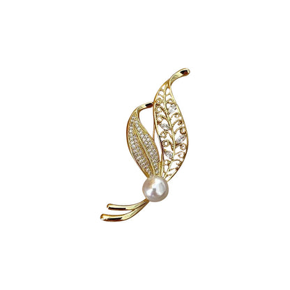 Gift-worthy brooch with shiny embellishments