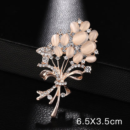 Versatile brooch displayed with a scarf image 2