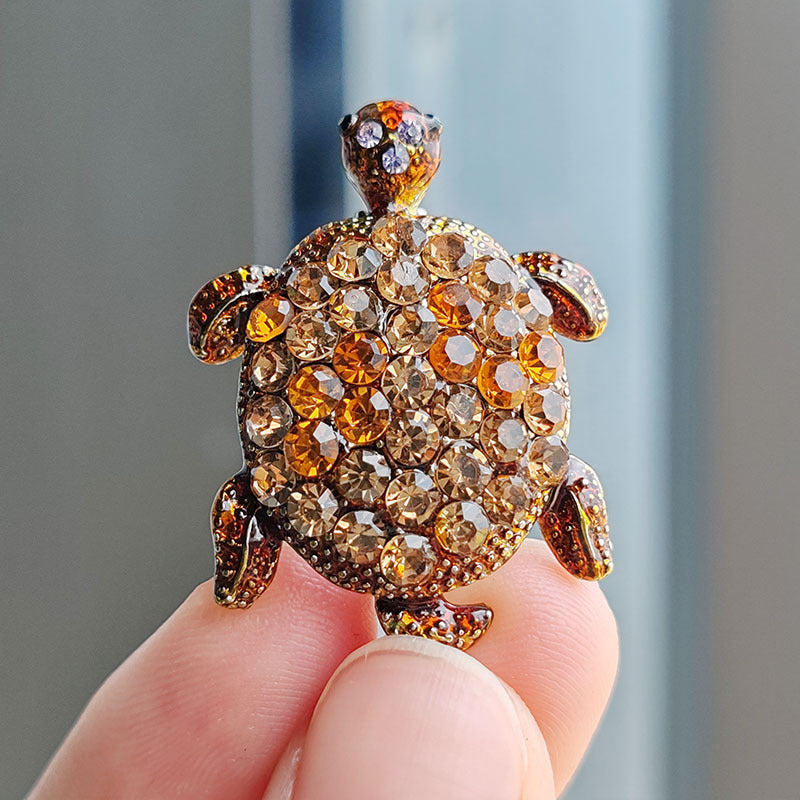 Colorful animal brooch for fashion accessories