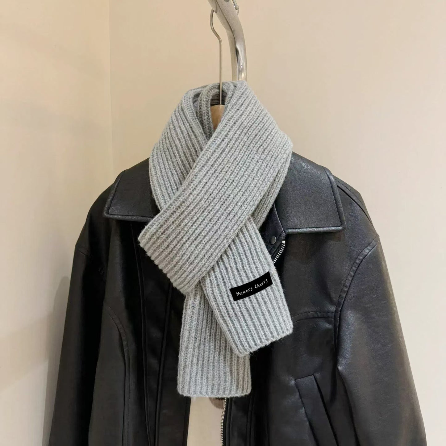 Cozy knitted scarf gray