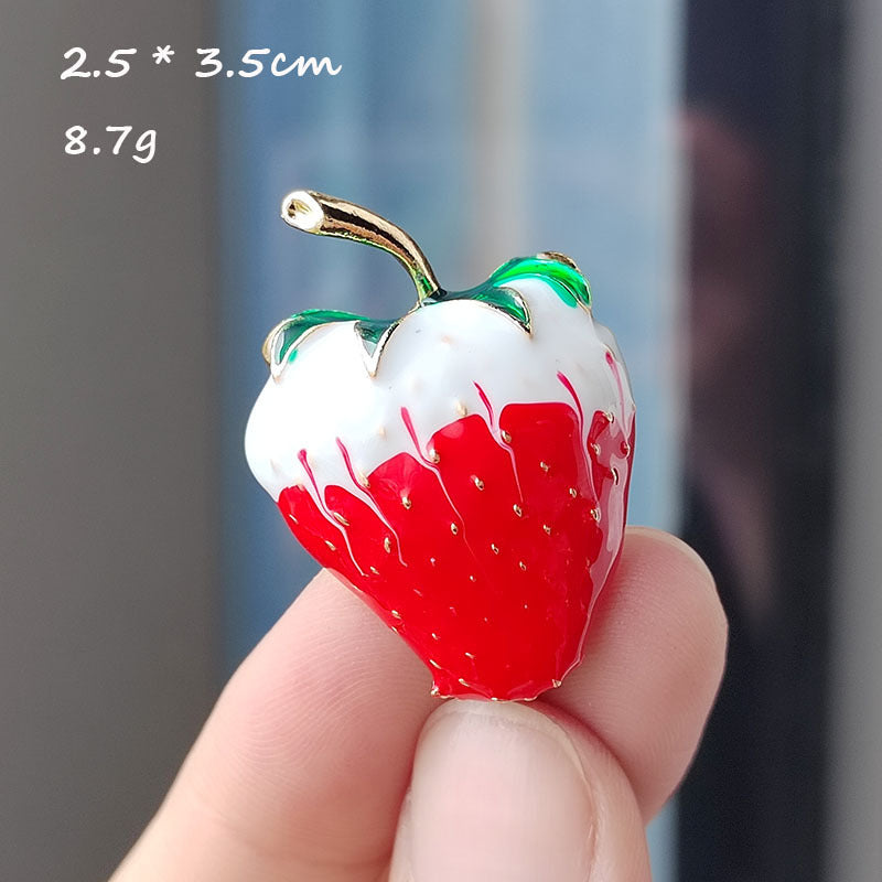 Vintage strawberry brooch for fashion