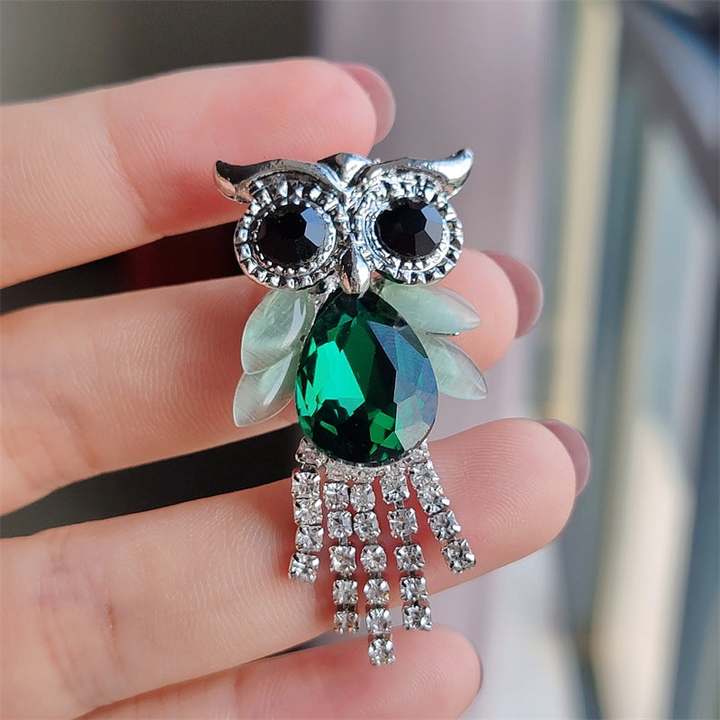Alloy owl accessory for jackets and bags