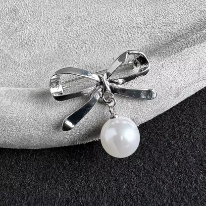 Stylish pearl butterfly brooch with rhinestones - Image 1