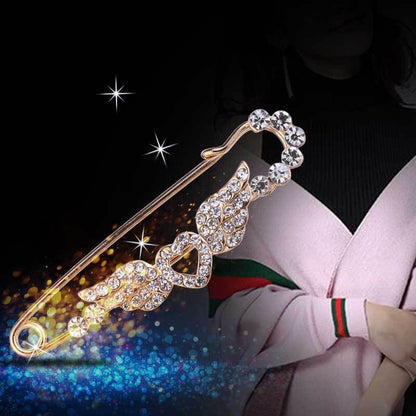 Close-up of Pearl Brooch - Image 8
