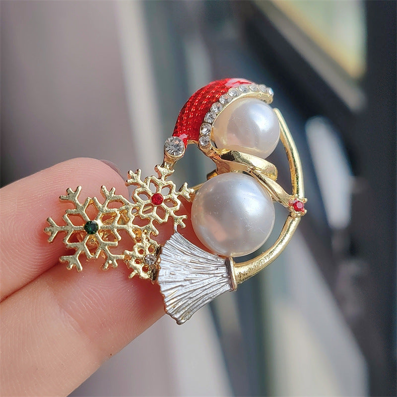 Cute snowman brooch front view
