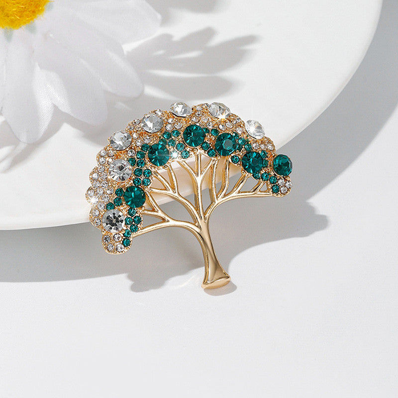 Versatile Brooch for Modern Fashion Image 9