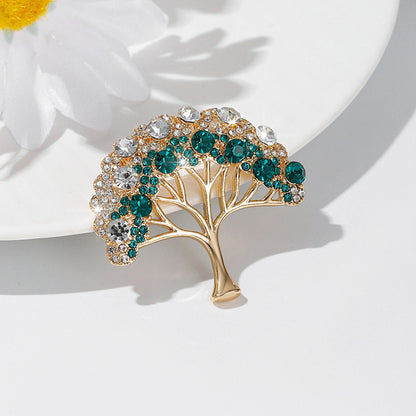 Versatile Brooch for Modern Fashion Image 9