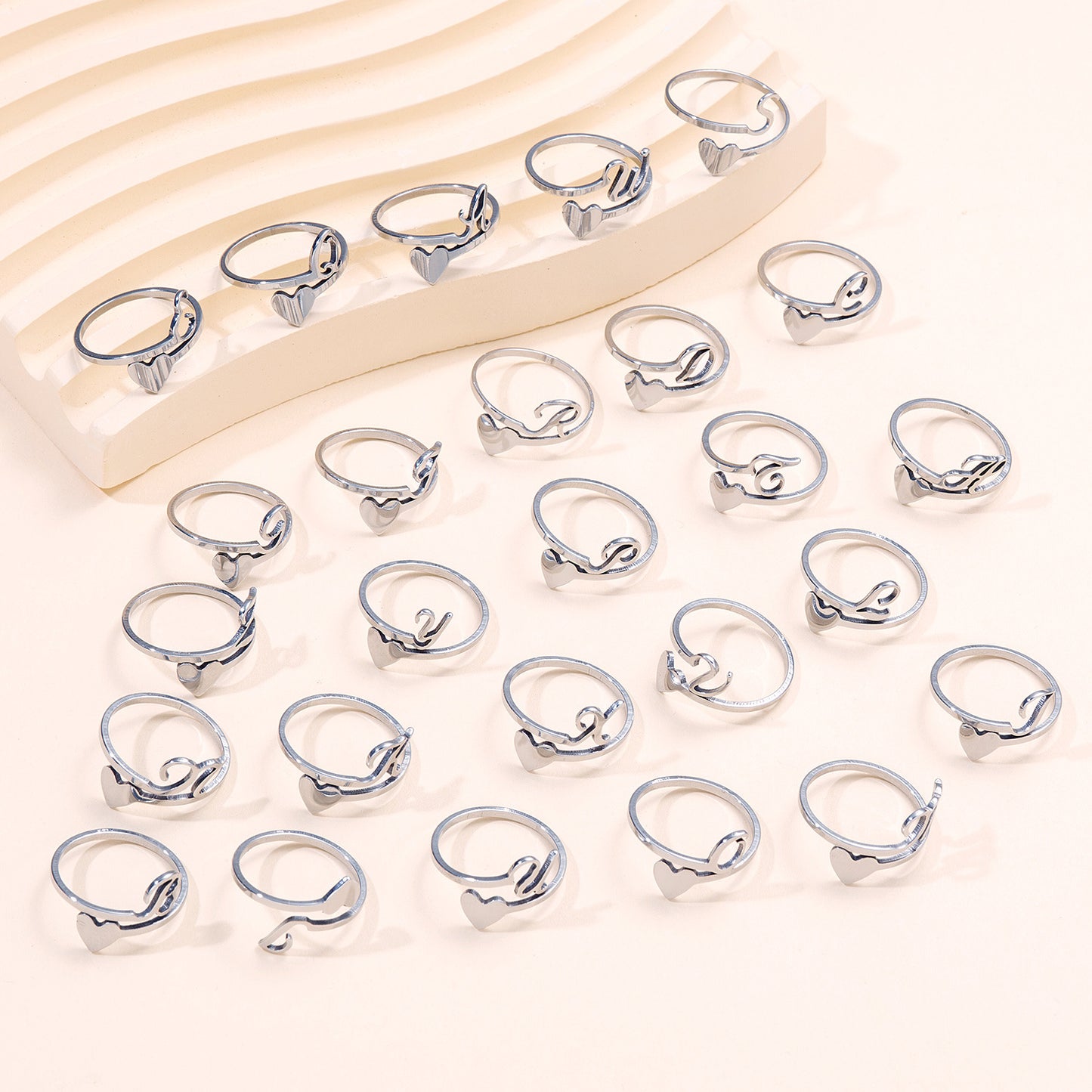 Elegant heart-shaped letter ring for fashion