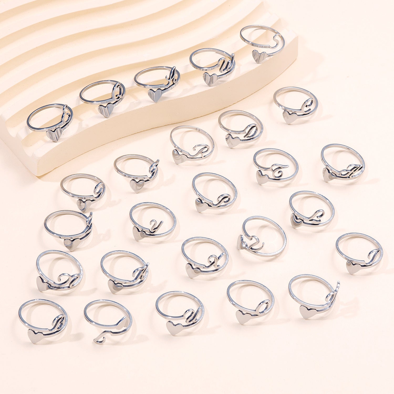Elegant heart-shaped letter ring for fashion